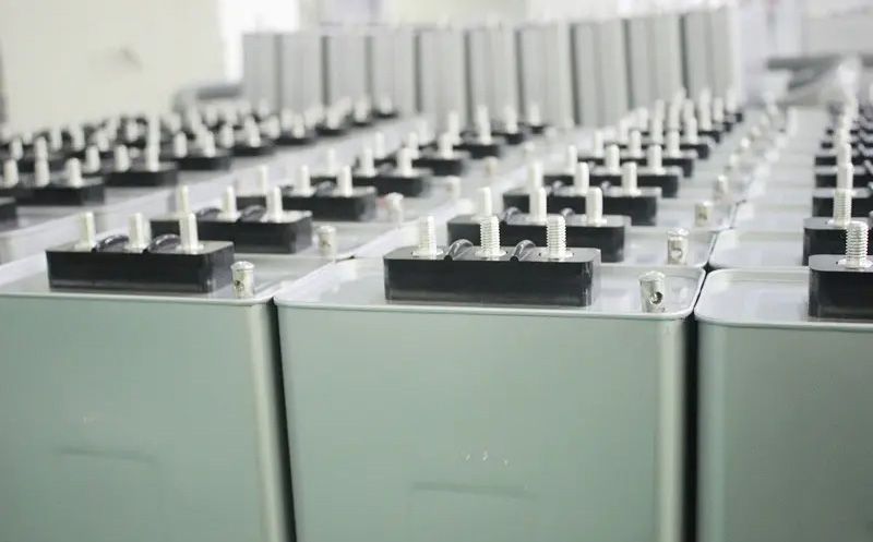 電力電容器組接線應遵循哪些原則？